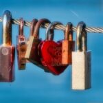 Gaji UMR Tapi Disuruh Loyalitas Tanpa Batas: Kenapa Kita Lelah Tapi Diam?