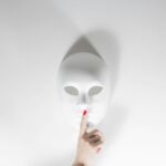 Netral Itu Nyaman? Tapi Bisu!