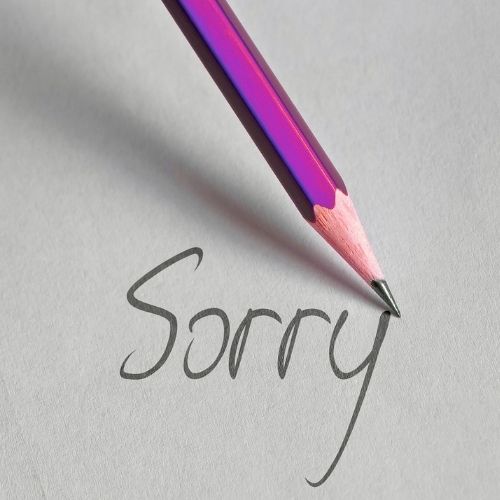 Kenapa Kita Cepat Sekali Minta Maaf Online? Refleksi tentang Rasa Takut, Budaya, dan Diri Sendiri