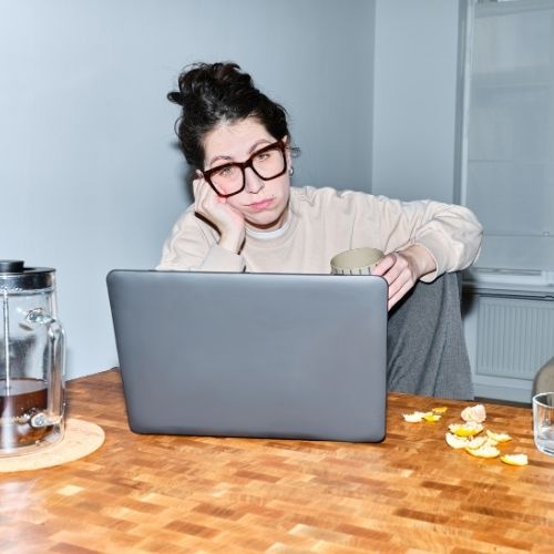 WFH: Berkah atau Jebakan Produktivitas?